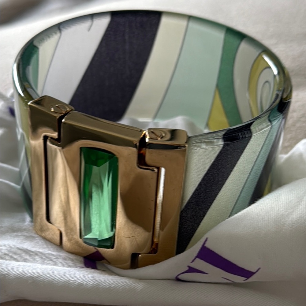 Emilio Pucci retro green and black resin cuff - Picture 10 of 14